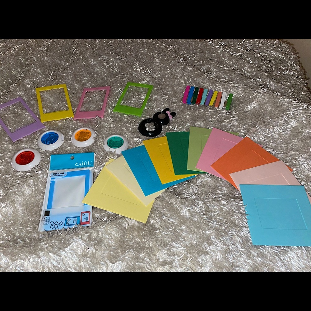 Polaroid Accessories Kit! 📸 Including colored lenses, frames, & clips! 🌈